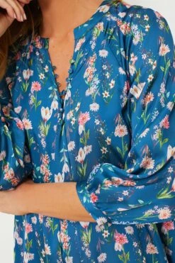 Navy Floral Zoe Maxi Dress 12 Navy Floral Zoe Maxi Dress -Urban Motion 2vAqYm5fjKVPLZHS2HYi5leq4DsSXo9a 1