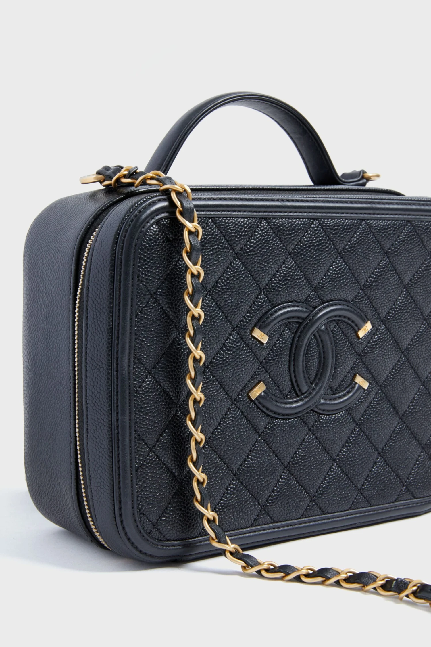CHANEL Black Large Filigree Quilted Vanity Case 4 CHANEL Black Large Filigree Quilted Vanity Case - Image 2