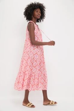 Coral Medallion Salty Paloma Caftan -Urban Motion J8yKsRnH7PzHZsyQz6Dbg84F3YgtsnrV 1