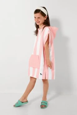 Malibu Pink Kids Poncho -Urban Motion MI5eESAdoBYAzCqBqanEE18jGBeJTFhR 1