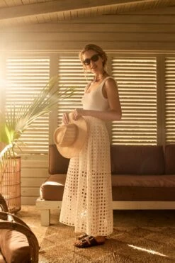 White Cotton Eyelet Eve Skirt -Urban Motion WX85G4BYMj14UzzFbd9JgUNa3DETgq25 1