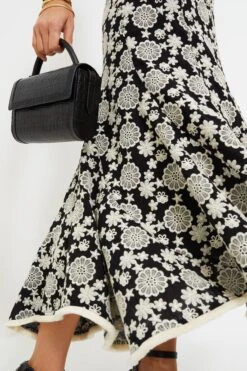 Black & Ivory Eyelet Violet Maxi Skirt -Urban Motion XLGA4nLxJaxtszGXkVelCPuzbL6nWdcE 1