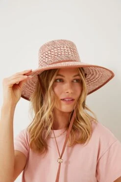 Soft Sunset Brielle Checkered Straw Hat -Urban Motion ZRjSeCWdpFrnhyyyHjUvqPrQcNRPYOxS 1