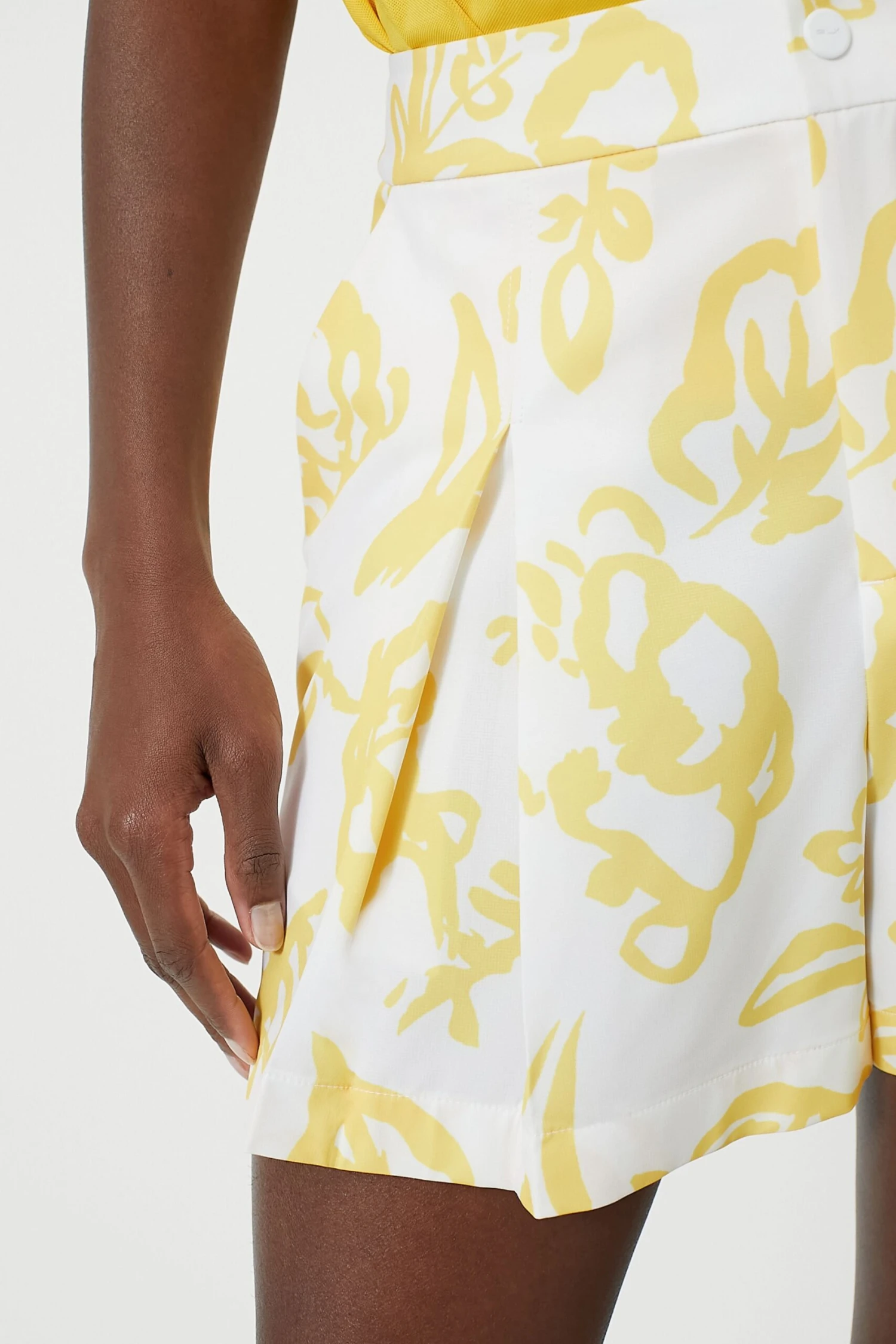 Poly Stretch Wide Leg Pleated Short 7 Poly Stretch Wide Leg Pleated Short - Image 5