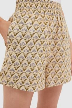 Beige Trellis Floral Jasmine Shorts -Urban Motion kWsfLhpqe1pASYQxlnojwIhhNeJqoFxl 1