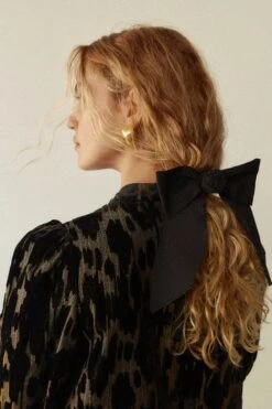 Black Rosette Hair Bow -Urban Motion vWt6aCoXgvTNCxvcd0HH2iq53lN6DuOR 1